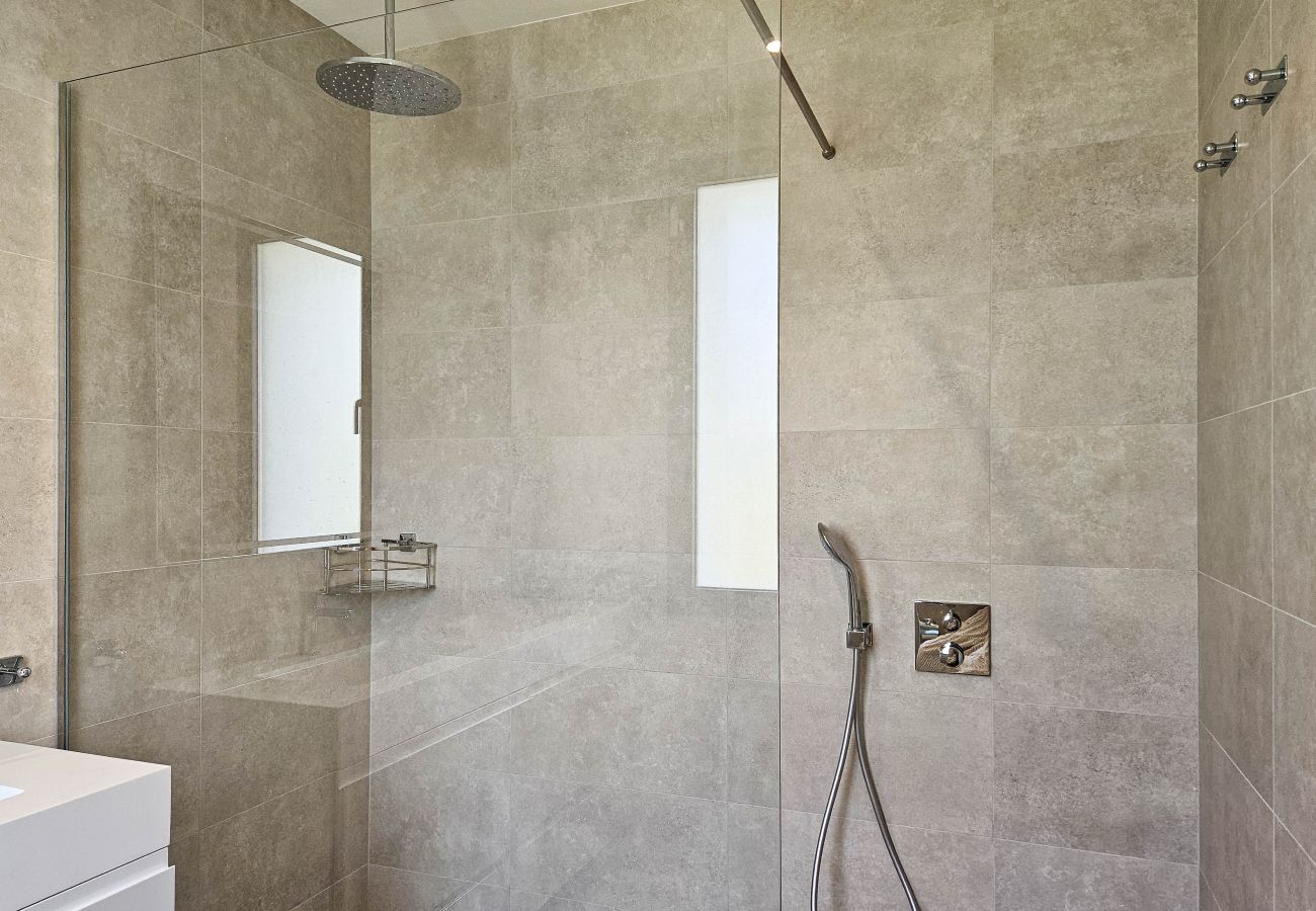 Villa en La Cala de Mijas - Nueva villa de cuatro dormitorios con piscina privada.