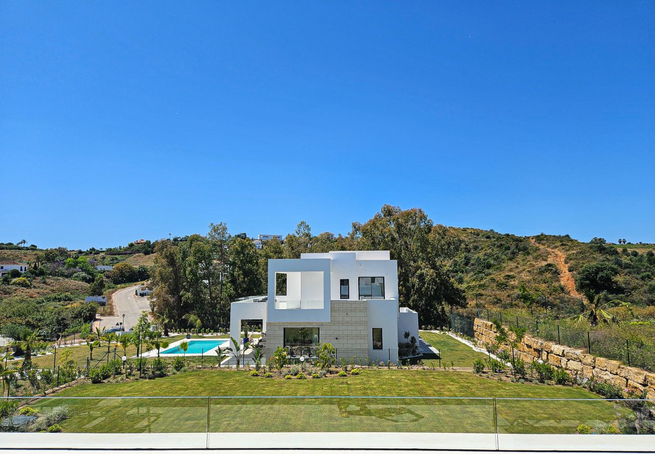 Villa en La Cala de Mijas - Nueva villa de cuatro dormitorios con piscina privada.