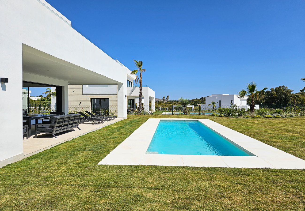 Villa en La Cala de Mijas - Nueva villa de cuatro dormitorios con piscina privada.