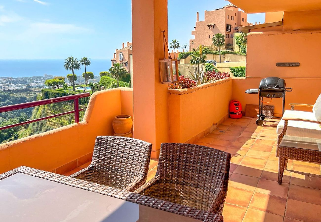 Apartment in Calahonda - 2 Bedroom Apartment with great views