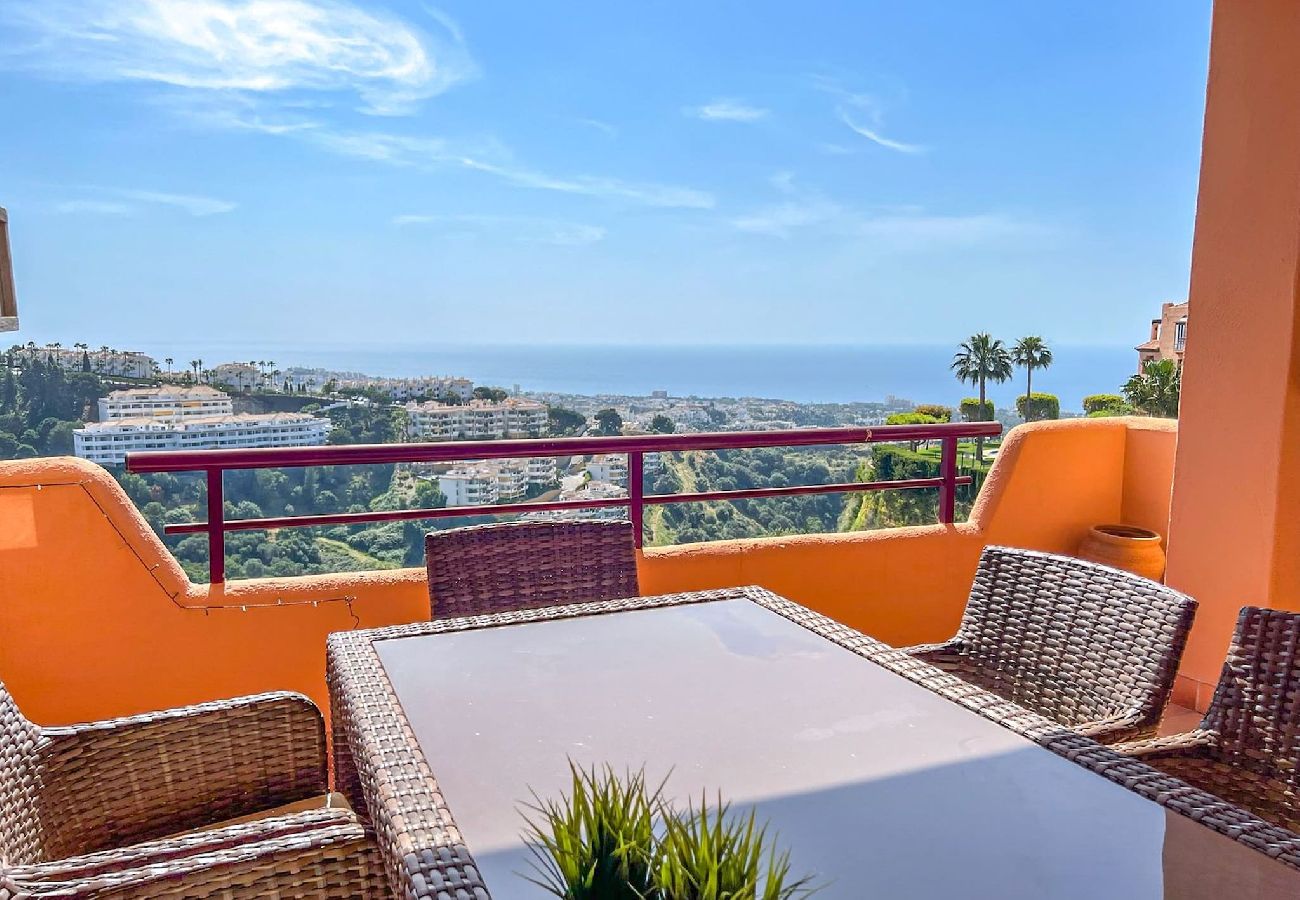 Apartment in Calahonda - 2 Bedroom Apartment with great views