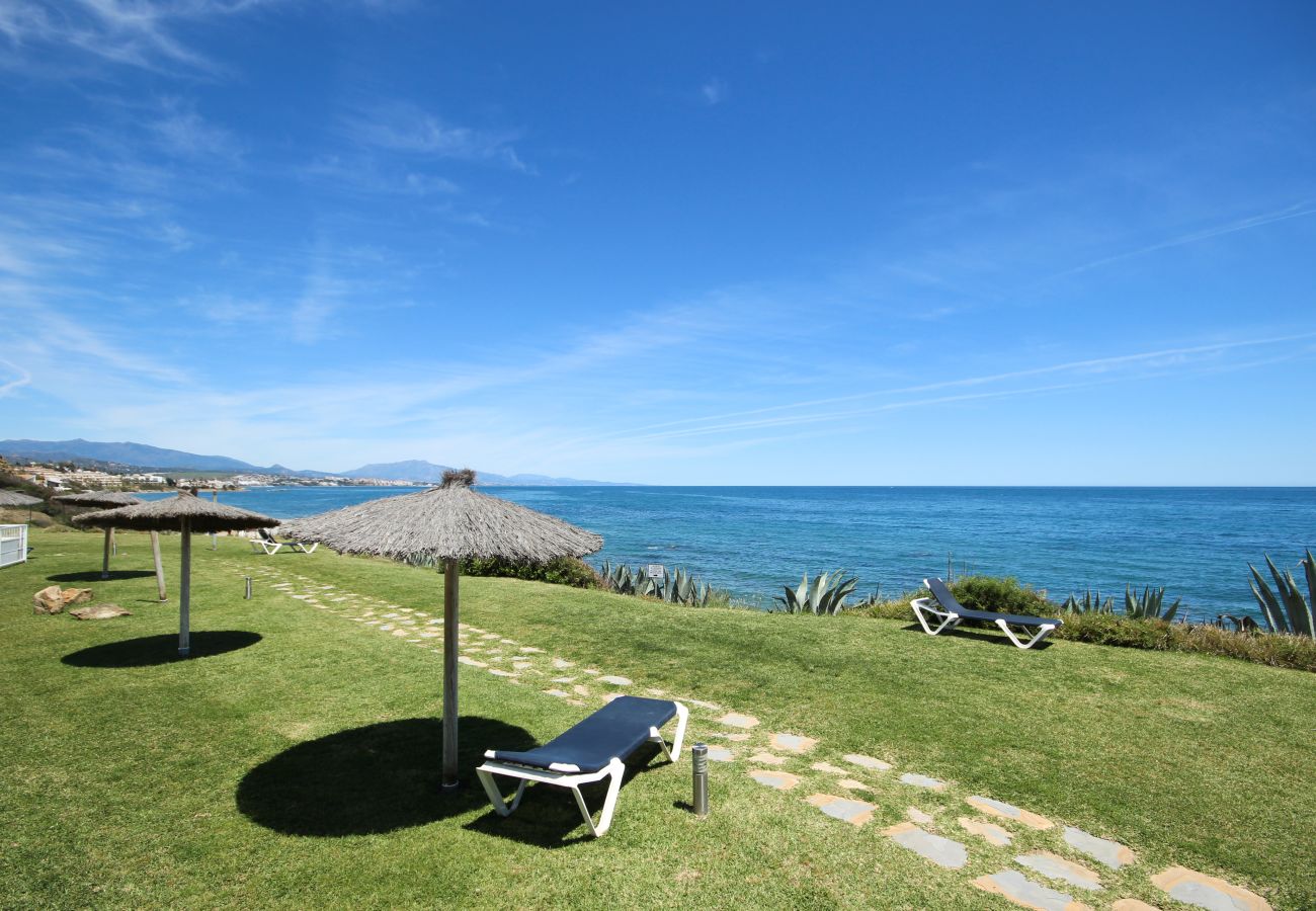 Apartment in Casares - Beachfront Penthouse with Sea Views, Hot Tub, BBQ 
