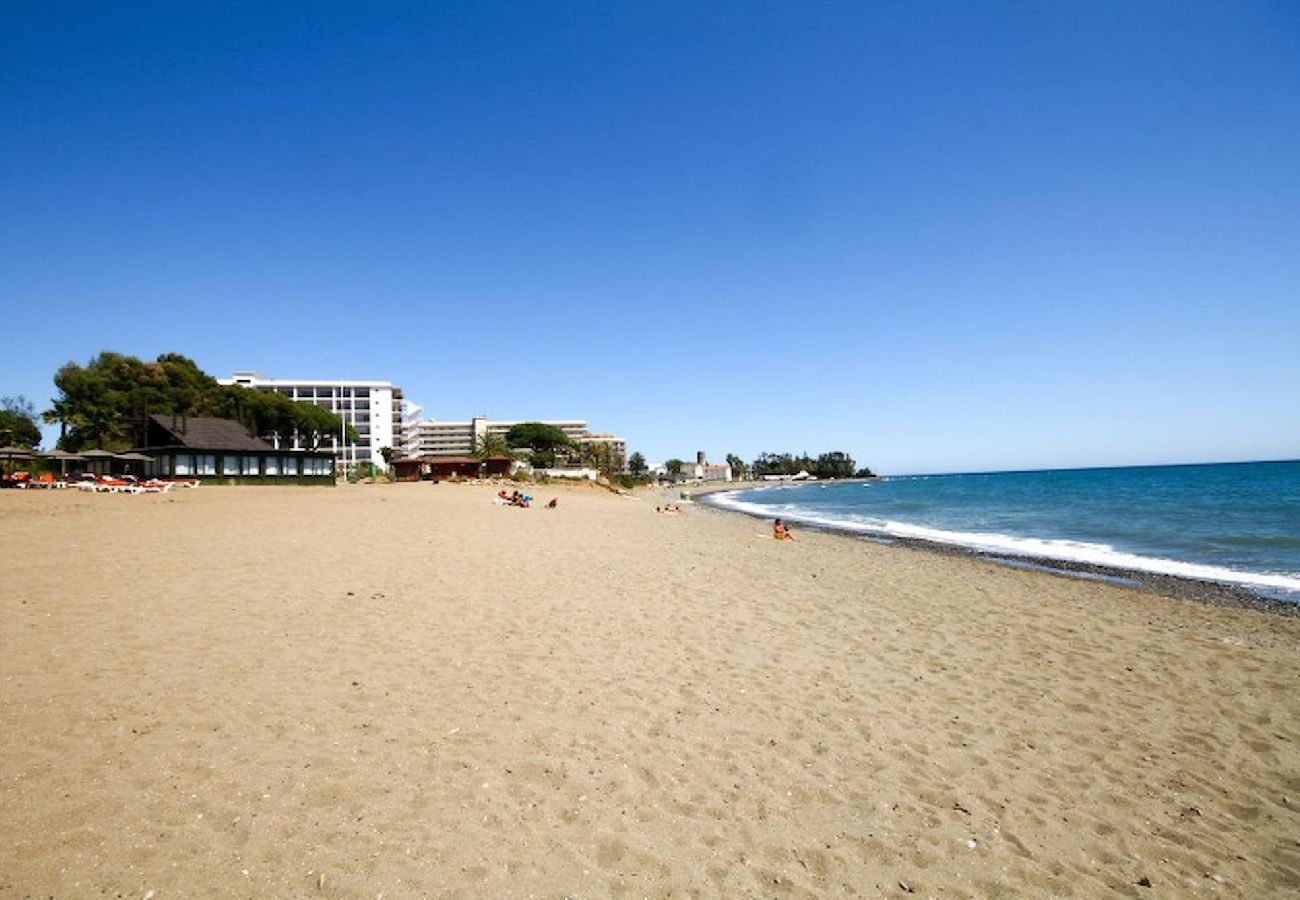 Apartment in Estepona - Holiday Rental Property in the Sun 