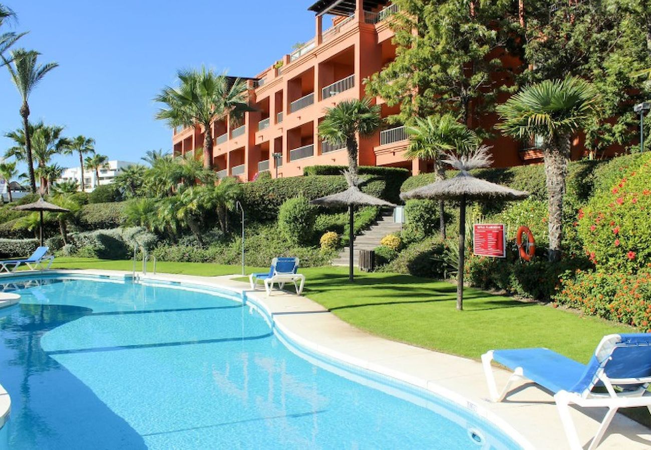 Apartment in Estepona - Holiday Rental Property in the Sun 