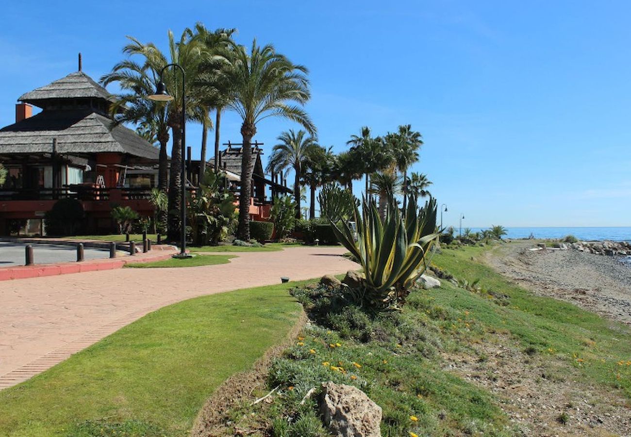 Apartment in Estepona - Holiday Rental Property in the Sun 