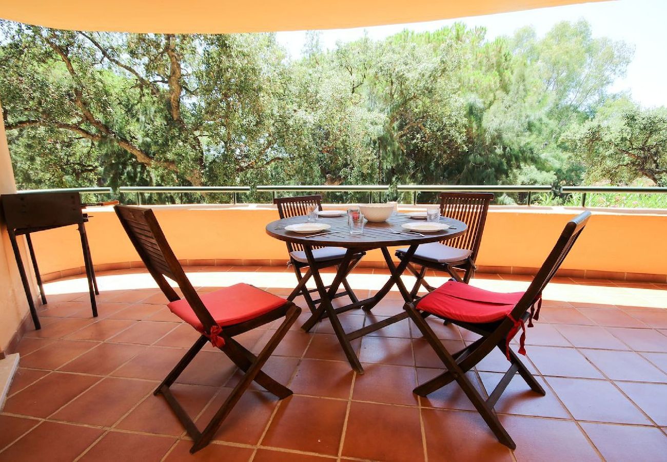 Apartment in Marbella - Spacious Apartment Close to Golf and Amenities 