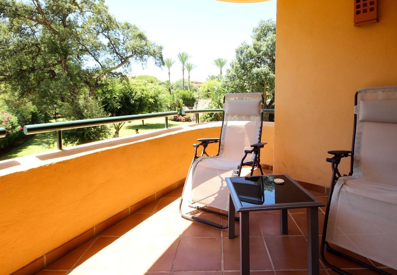 Apartment in Marbella - Spacious Apartment Close to Golf and Amenities 