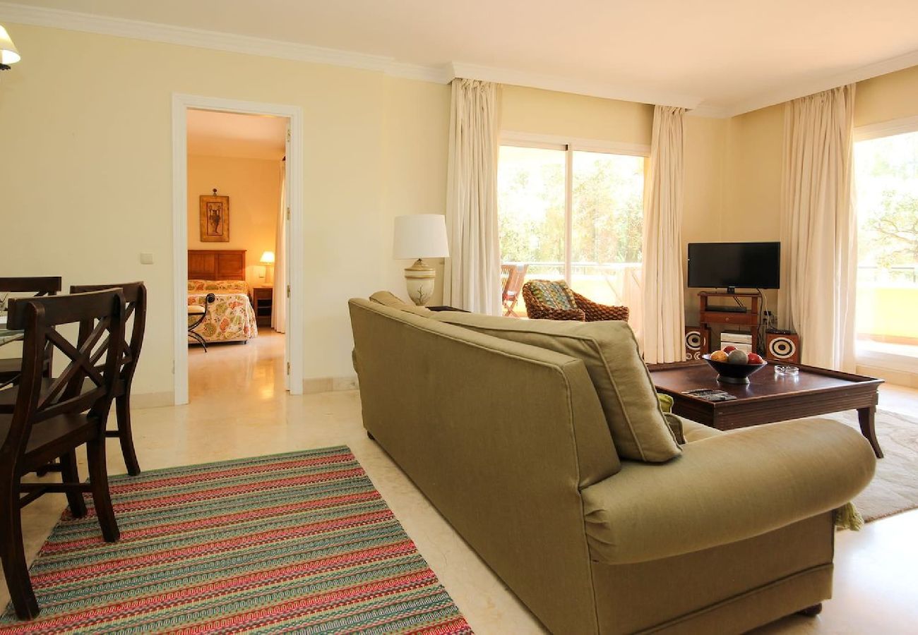 Apartment in Marbella - Spacious Apartment Close to Golf and Amenities 