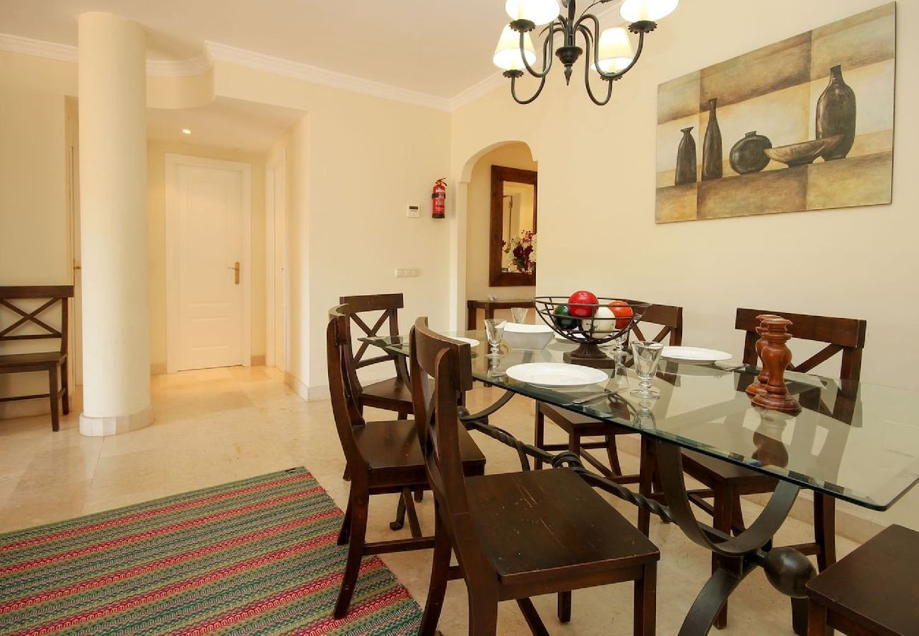 Apartment in Marbella - Spacious Apartment Close to Golf and Amenities 