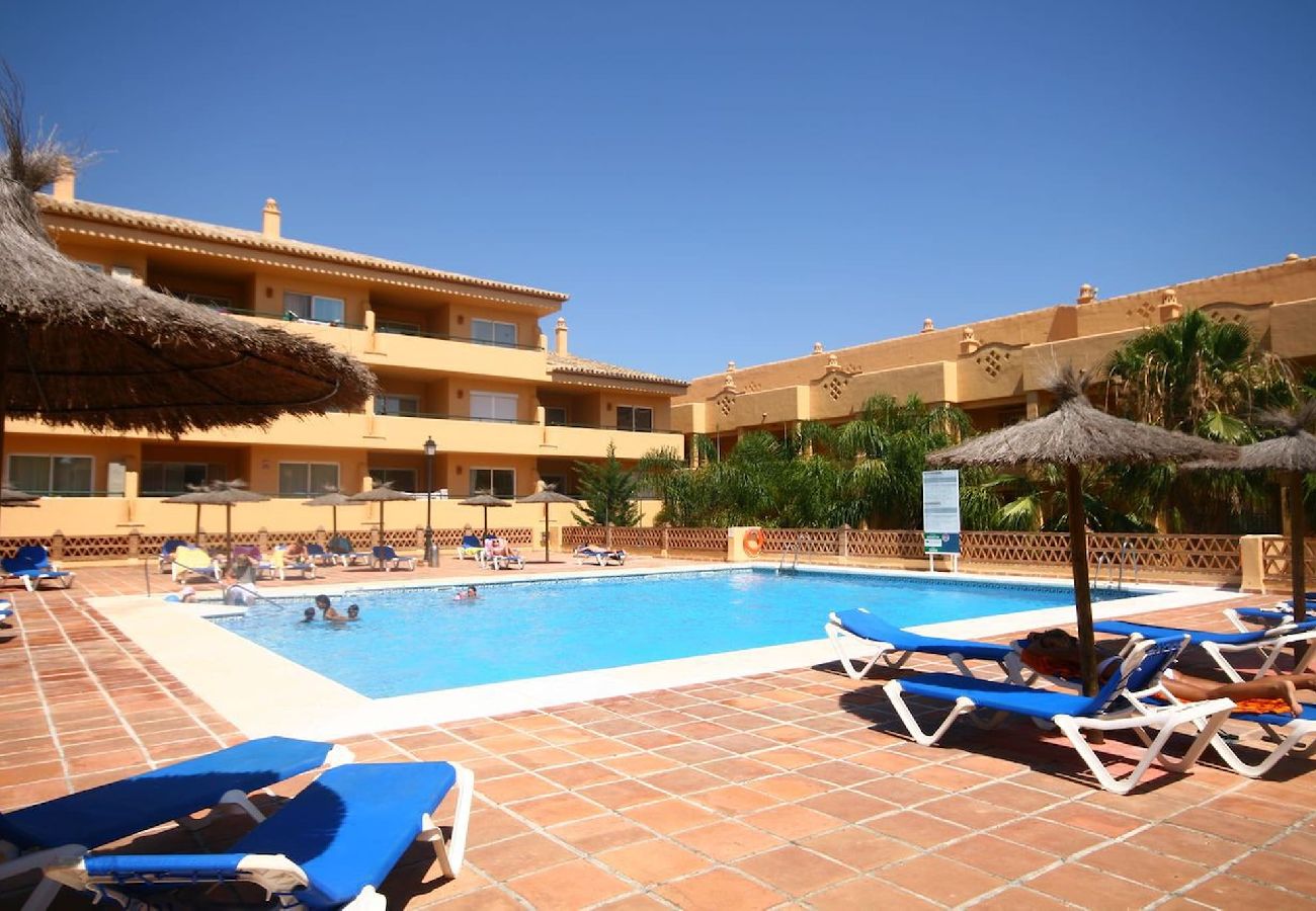 Apartment in Marbella - Spacious Apartment Close to Golf and Amenities 