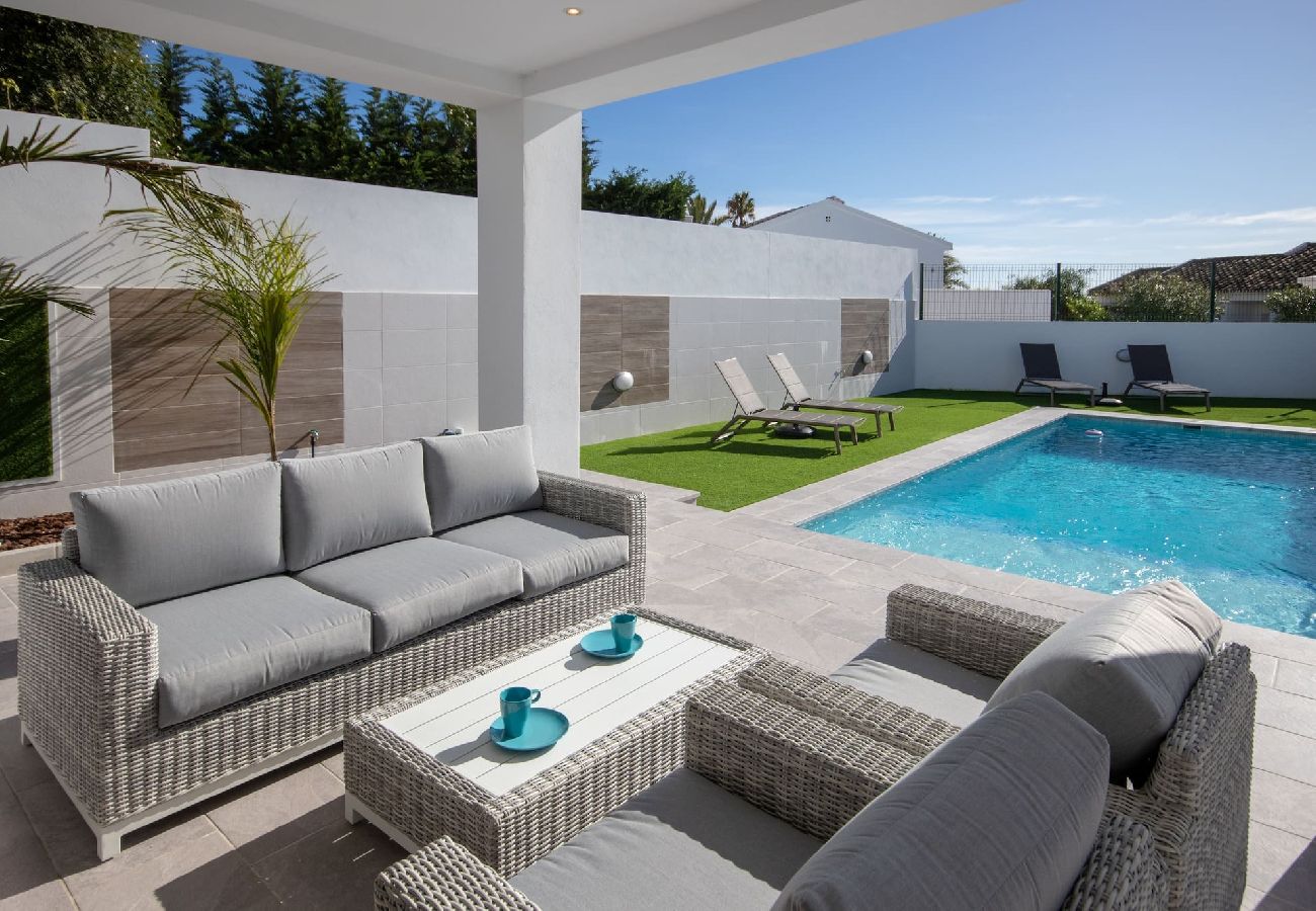 Villa in Mijas Costa - Spacious modern villa with great outdoor spaces 