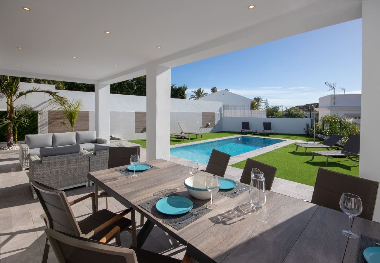 Villa in Mijas Costa - Spacious modern villa with great outdoor spaces 