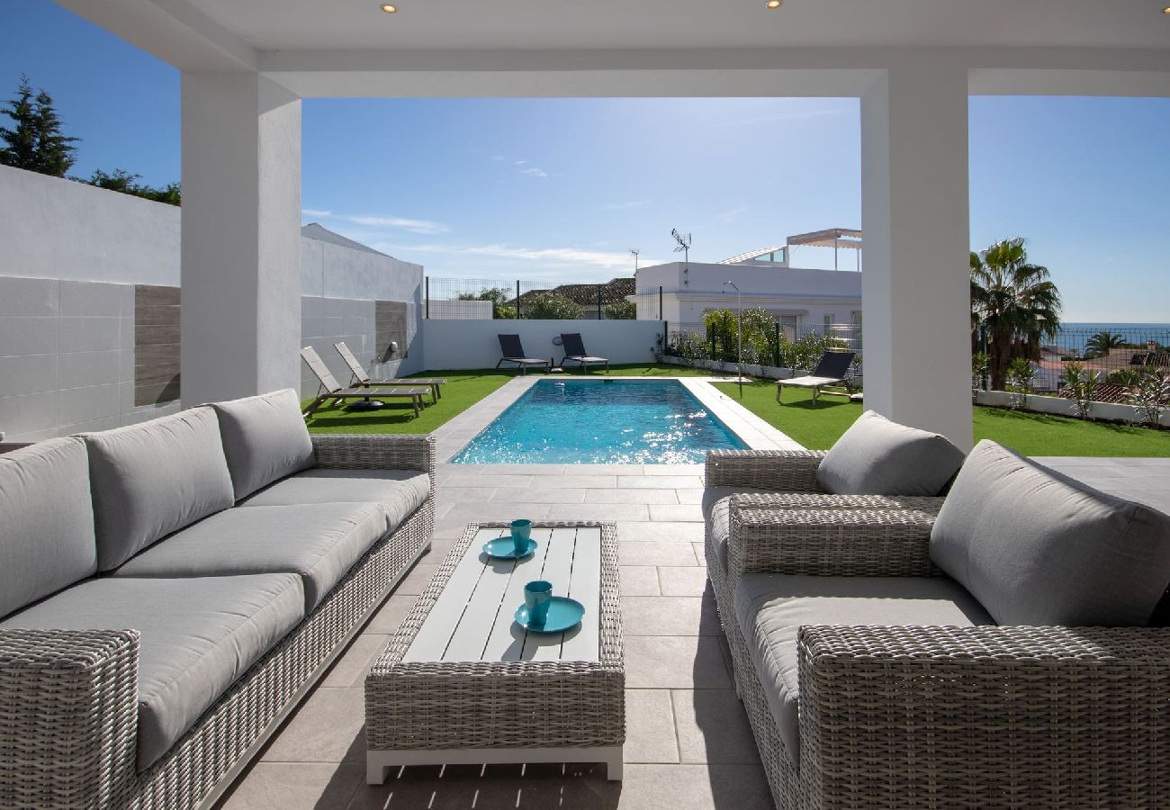 Villa in Mijas Costa - Spacious modern villa with great outdoor spaces 