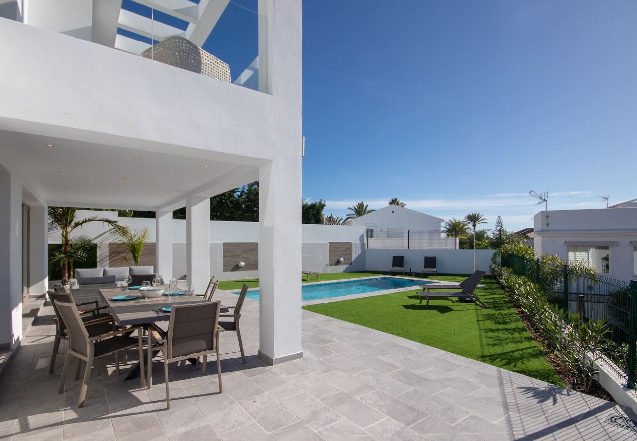 Villa in Mijas Costa - Spacious modern villa with great outdoor spaces 