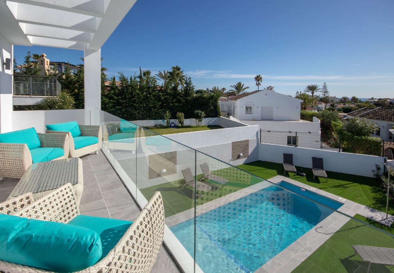 Villa in Mijas Costa - Spacious modern villa with great outdoor spaces 