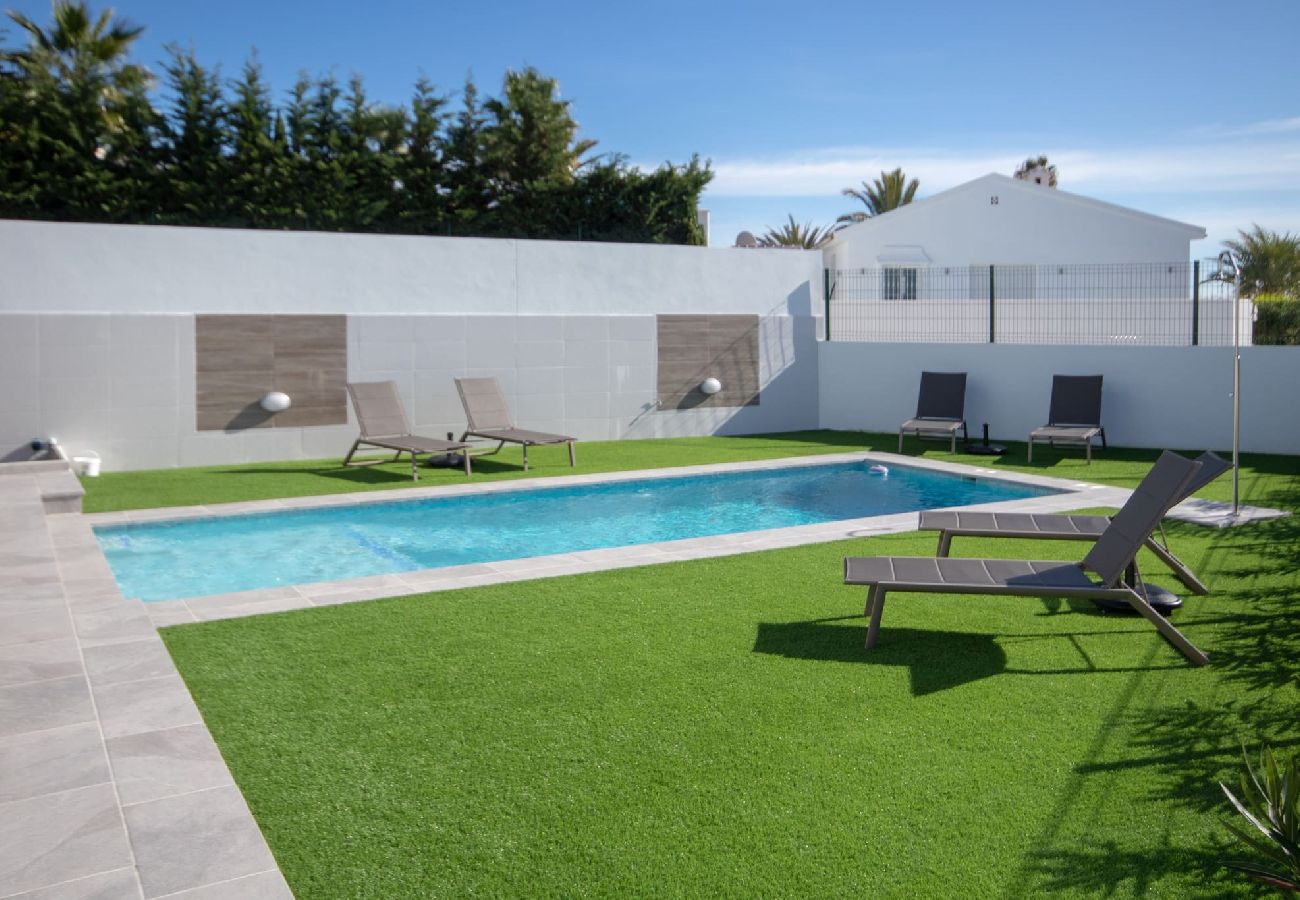 Villa in Mijas Costa - Spacious modern villa with great outdoor spaces 