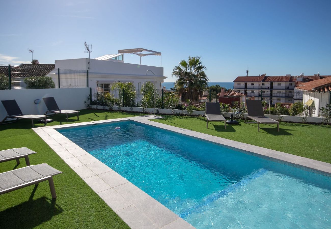 Villa in Mijas Costa - Spacious modern villa with great outdoor spaces 