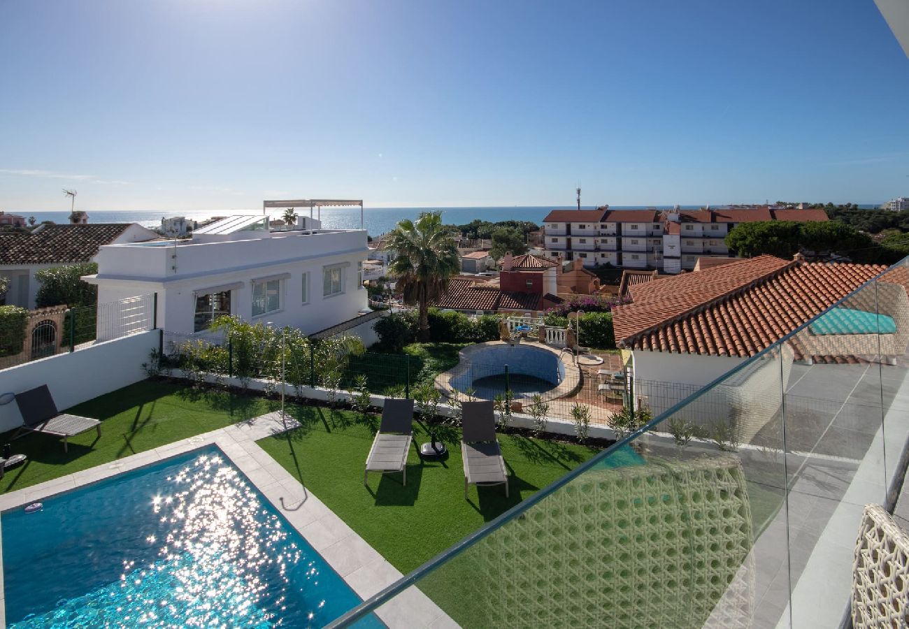 Villa in Mijas Costa - Spacious modern villa with great outdoor spaces 