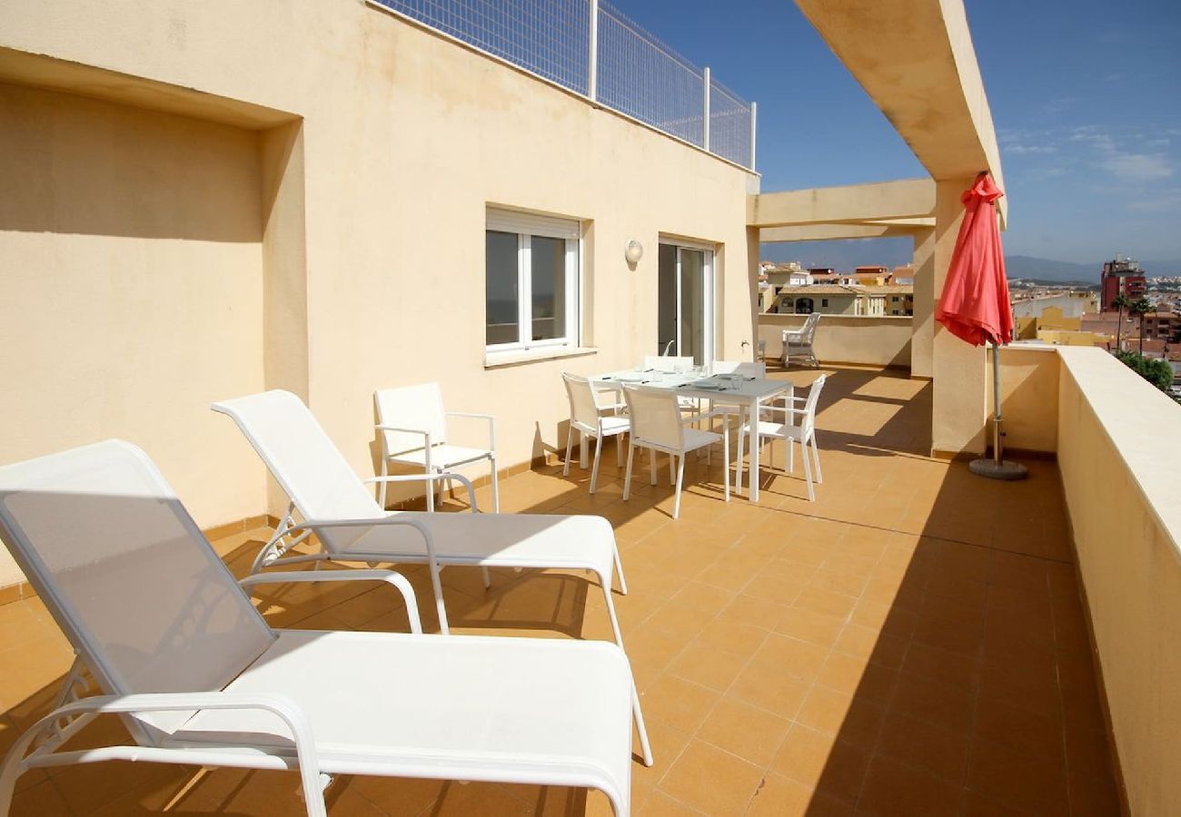 Apartment in San Luis de Sabanillas - Penthouse with Extensive Sunny Roof Terrace 