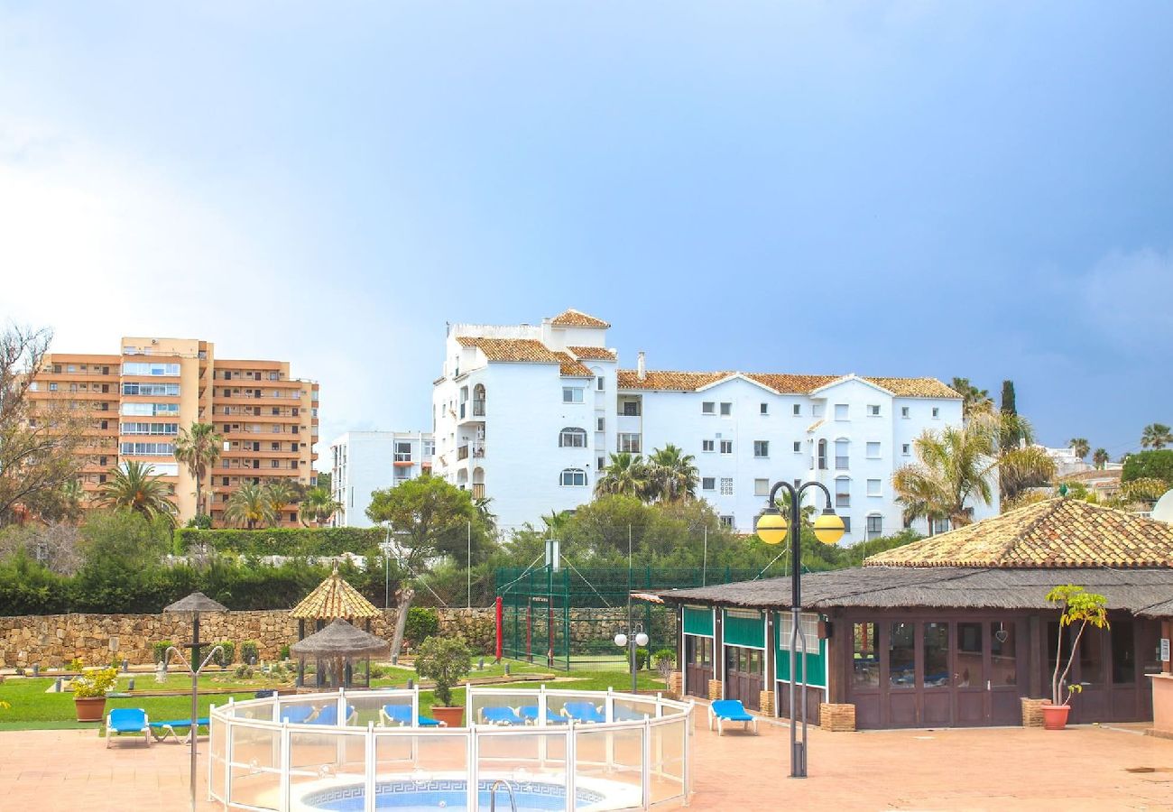 Apartment in Mijas Costa - Riviera del Sol, walking distance to the beach 