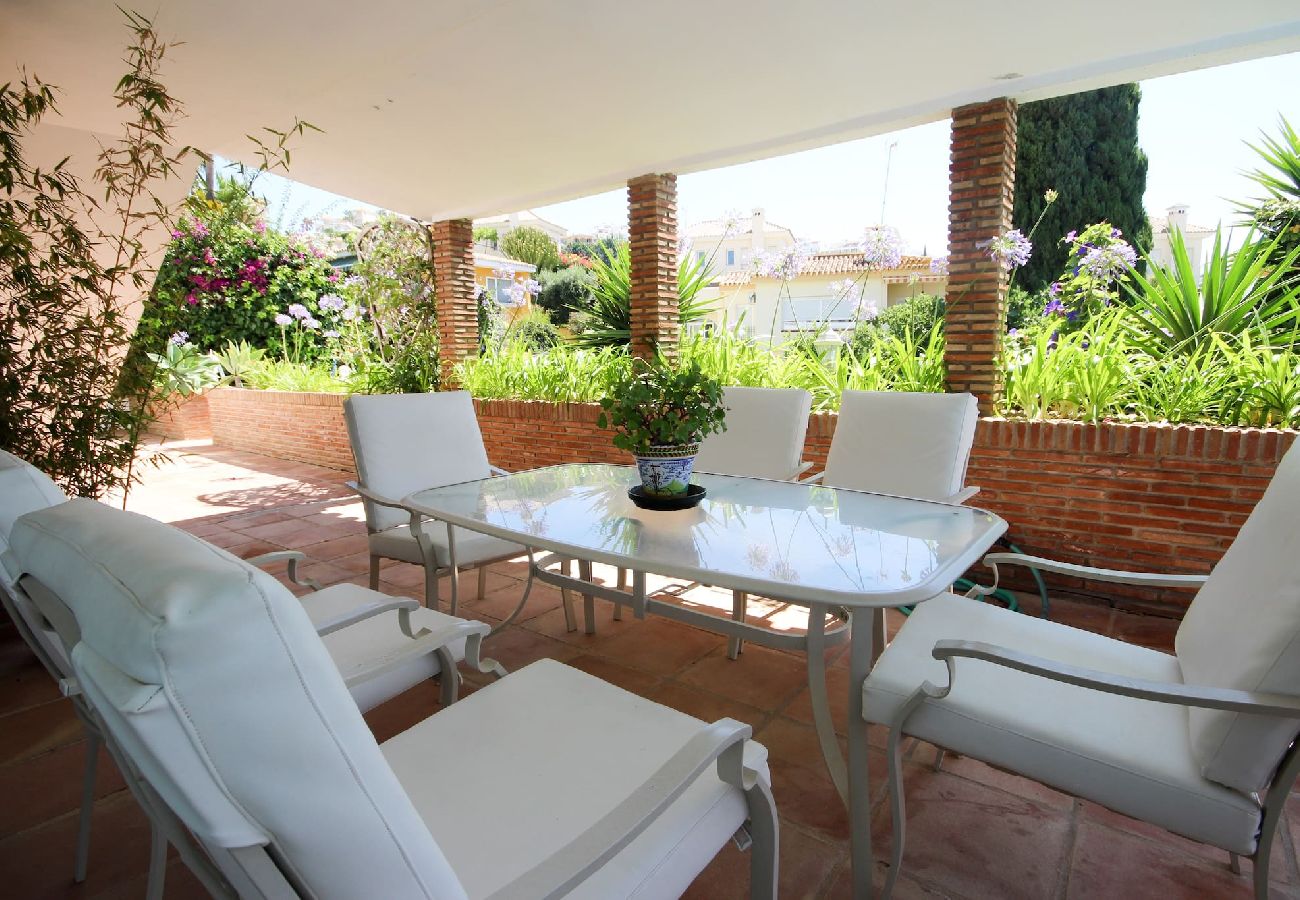 Villa in Mijas Costa - Fantastic 5 bedroom villa with private pool close to the sea in Mijas Costa