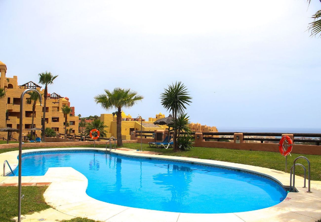 Apartment in Manilva - Spacious 3 bed apt near Duquesa Golf and Port 