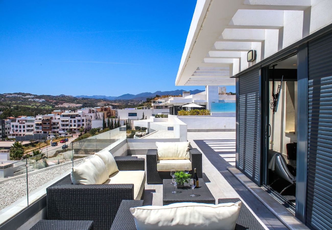 Apartment in Mijas Costa - Penthouse with private hot tub and plunge pool 