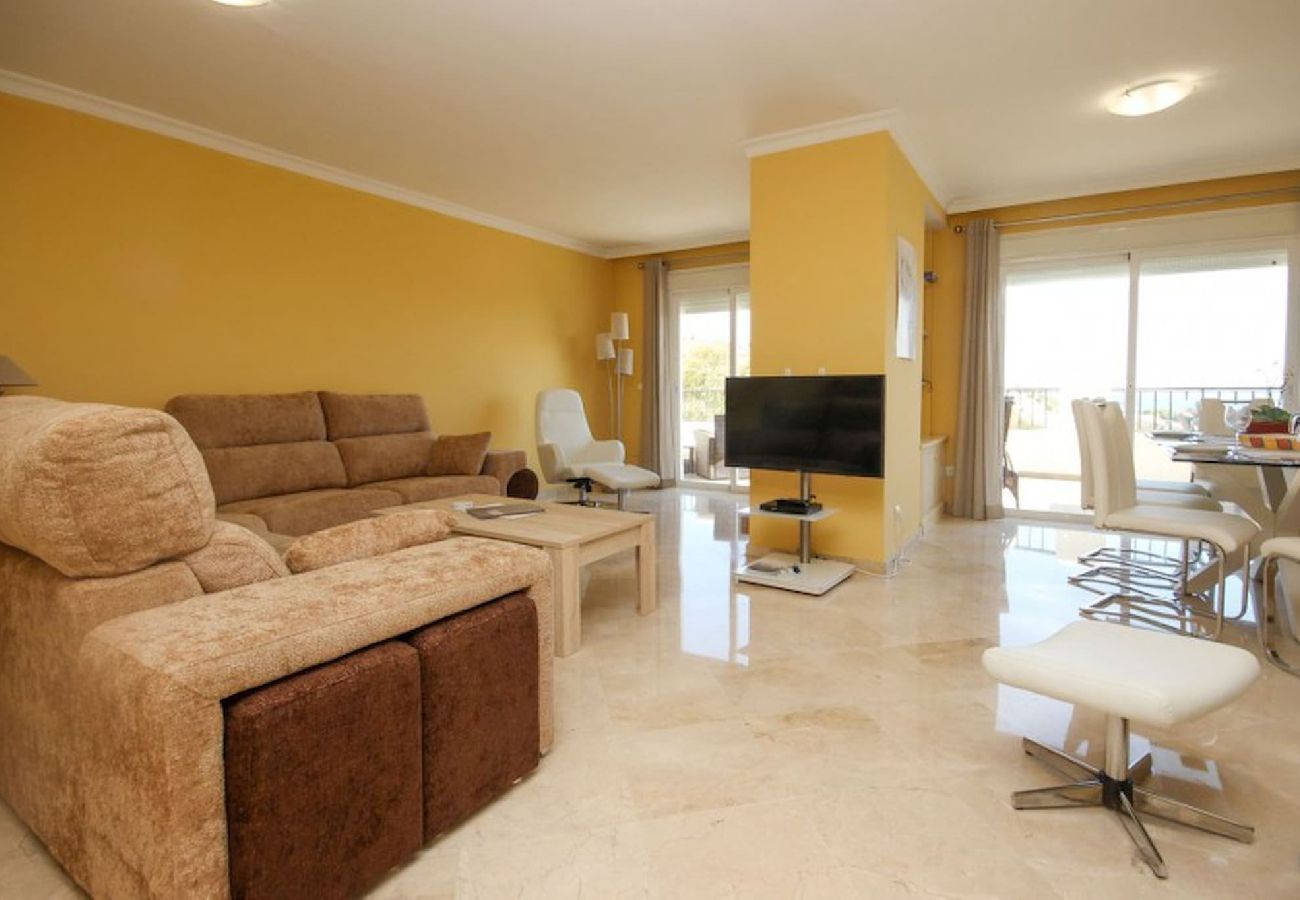 Townhouse in Casares - Spacious 4 Bedroom Townhouse in Bahia de Casares 