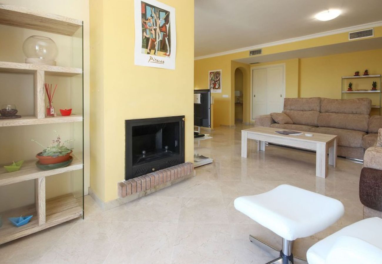 Townhouse in Casares - Spacious 4 Bedroom Townhouse in Bahia de Casares 