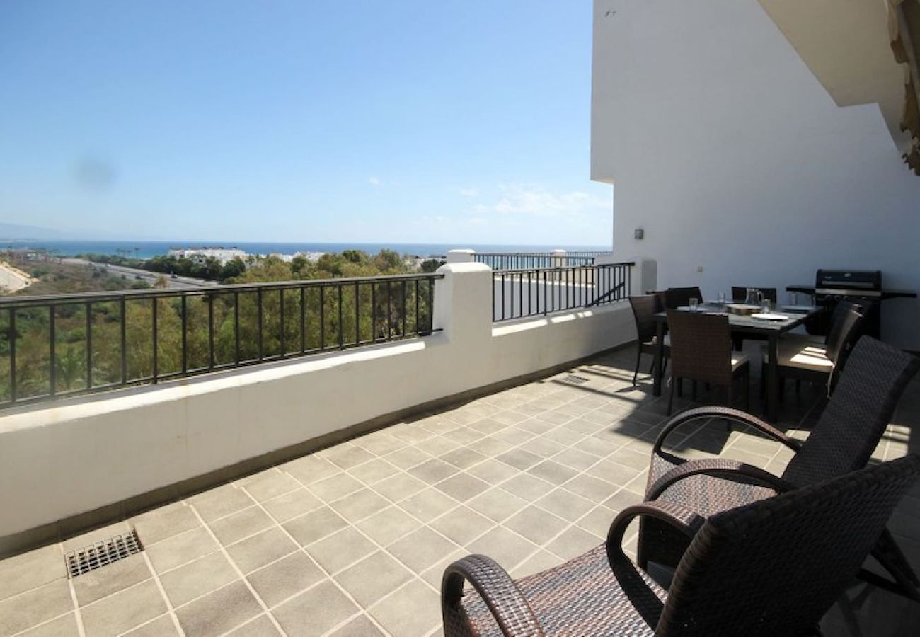 Townhouse in Casares - Spacious 4 Bedroom Townhouse in Bahia de Casares 