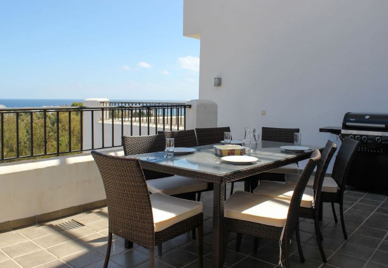 Townhouse in Casares - Spacious 4 Bedroom Townhouse in Bahia de Casares 