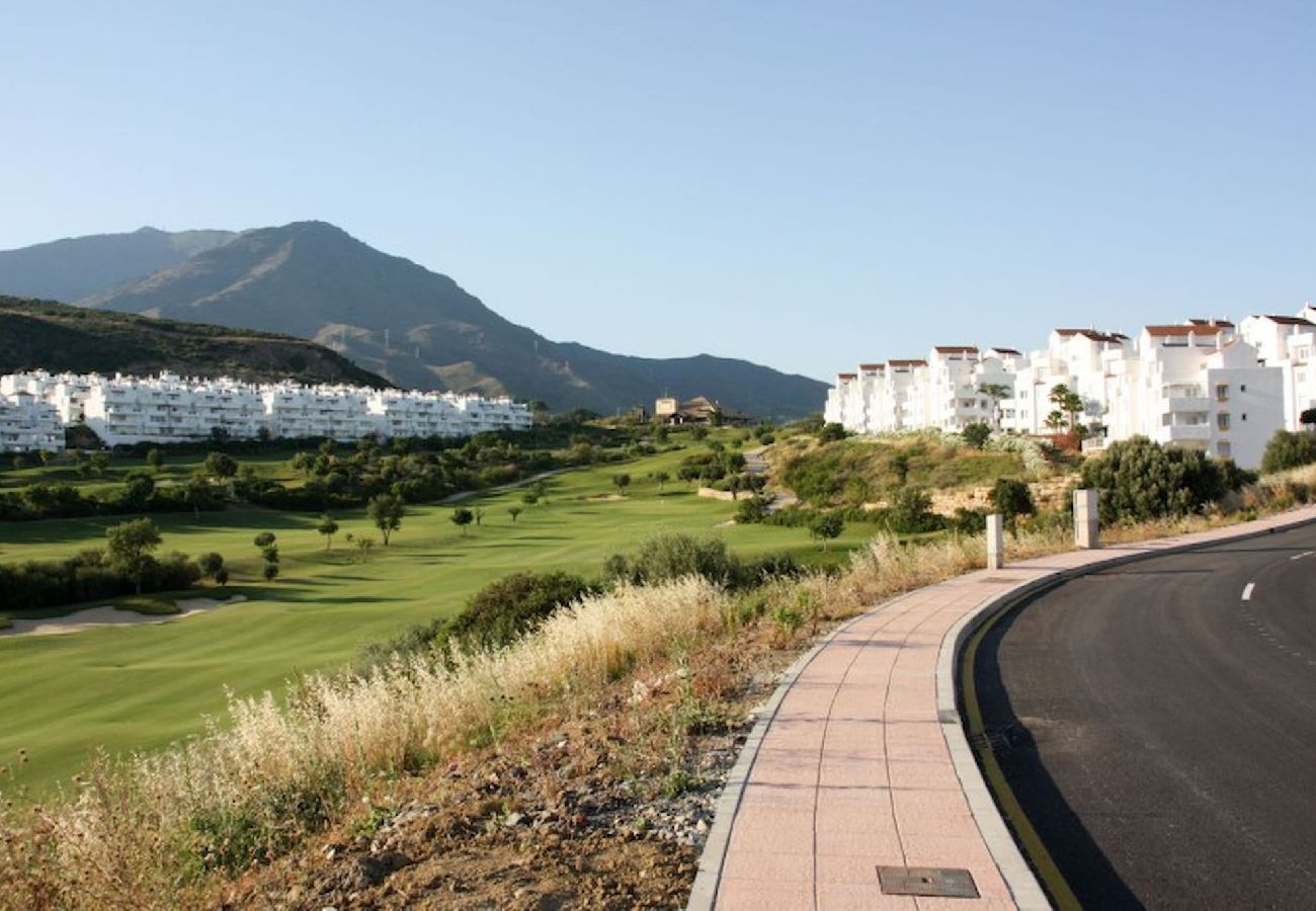 Apartment in Estepona - 2 bedroom apartment overlooking Valle Romano golf course