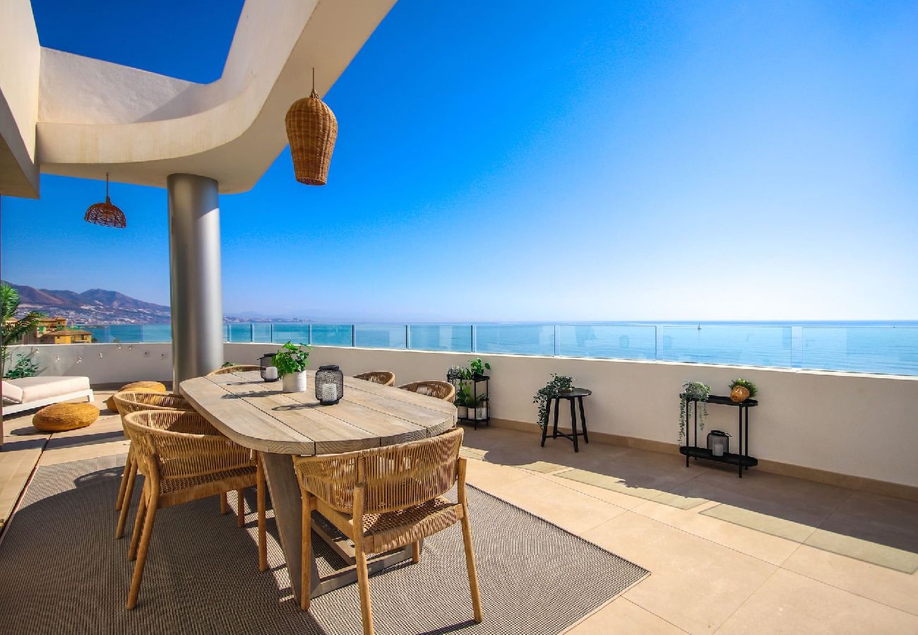 Apartment in Mijas Costa - Penthouse, Amazing Sea Views, Plunge Pool and BBQ 