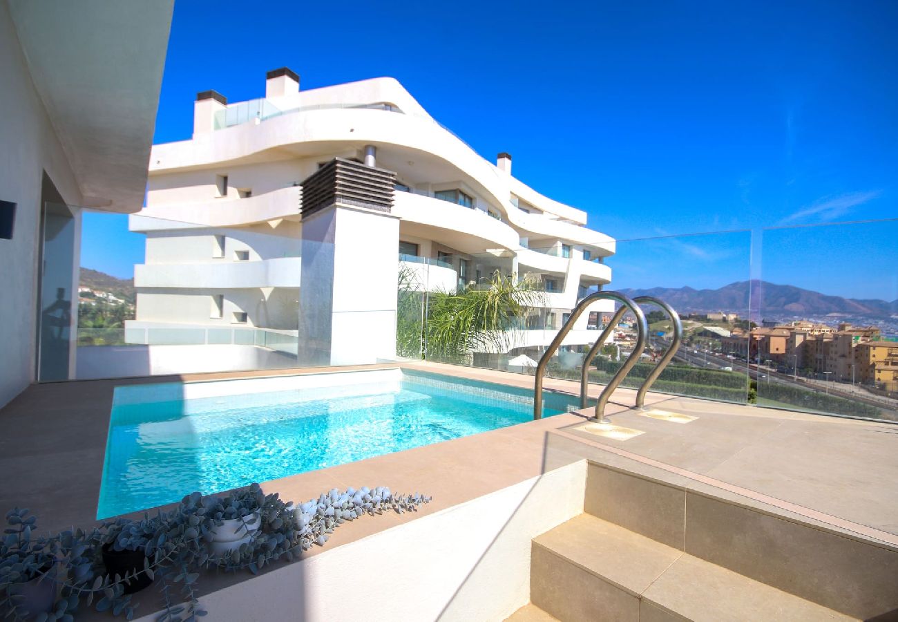 Apartment in Mijas Costa - Penthouse, Amazing Sea Views, Plunge Pool and BBQ 