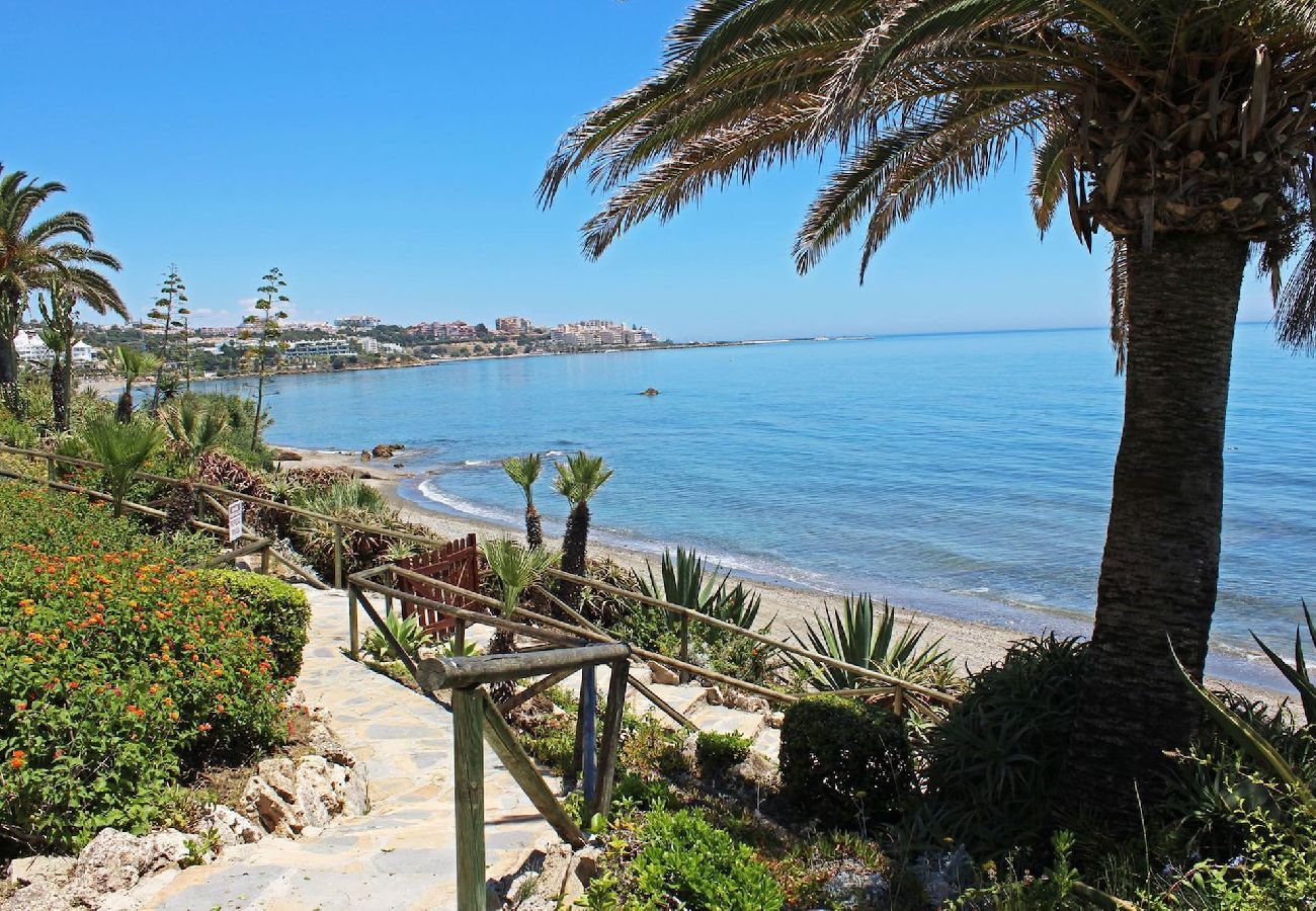 Apartment in Estepona - Apt with views over Valle Romano Golf Estepona 