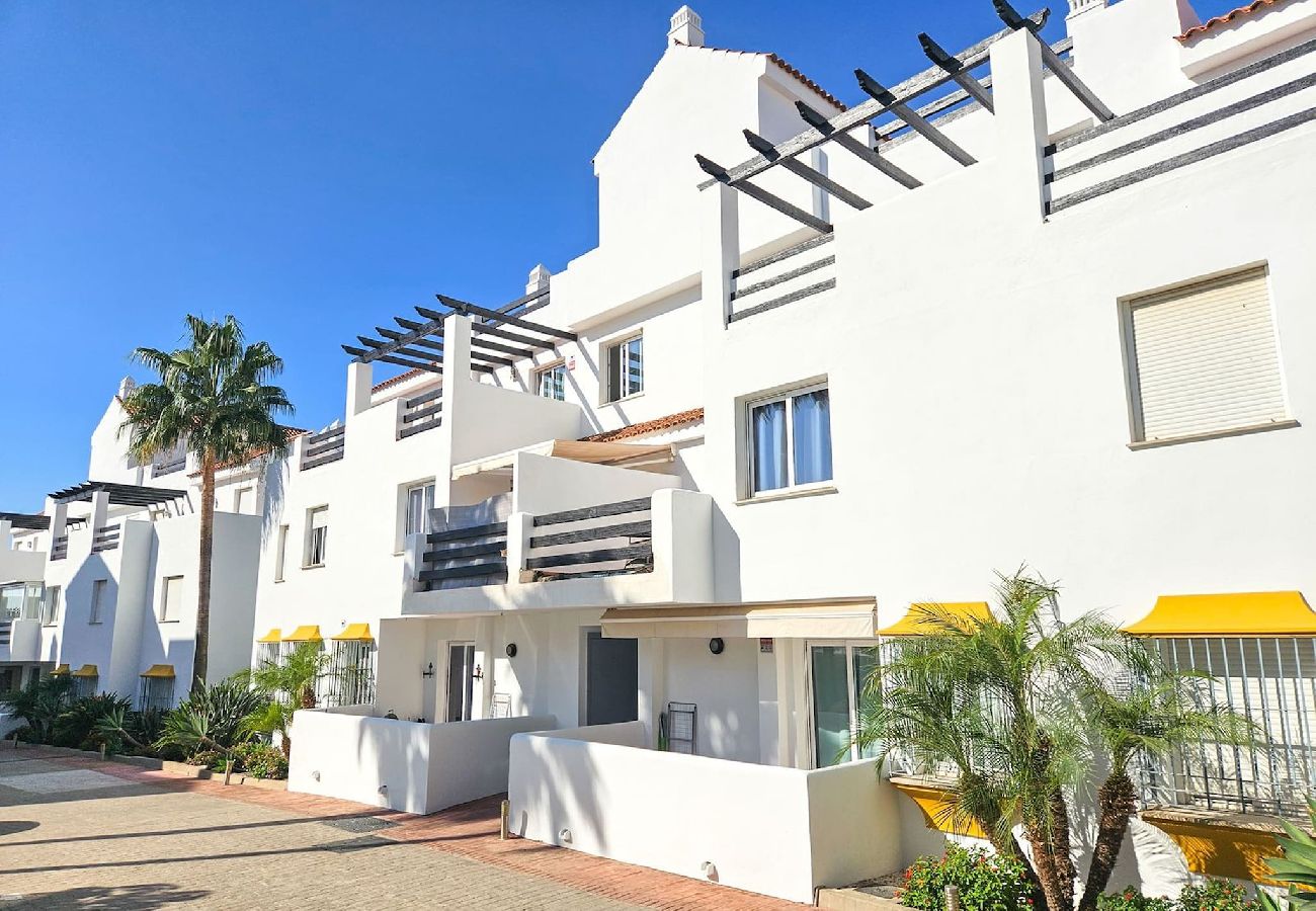 Apartment in Estepona - Apt with views over Valle Romano Golf Estepona 