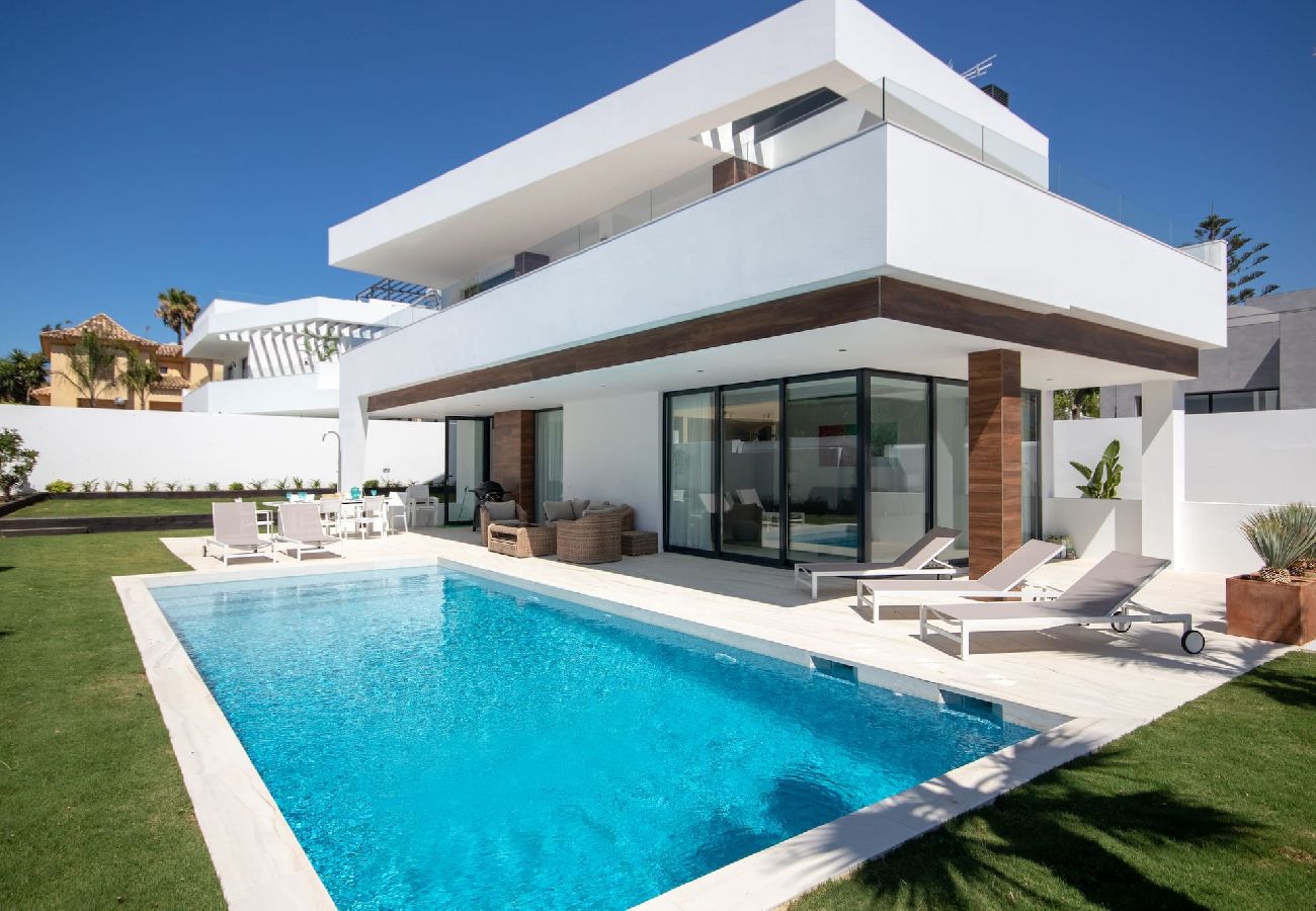 Villa in Marbella - Luxury Villa, private pool close to Puerto Banus 