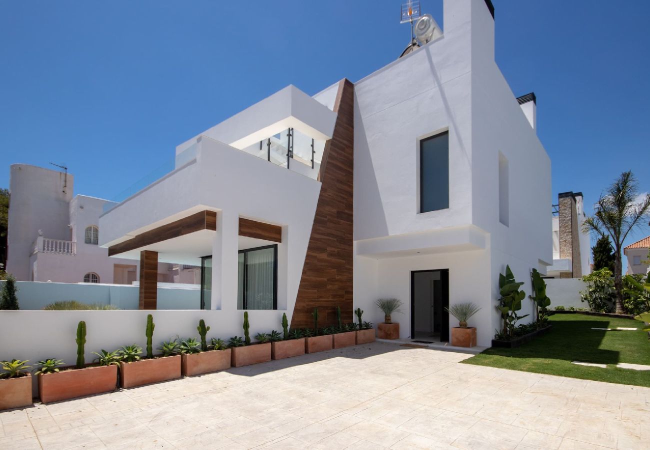 Villa in Marbella - Luxury Villa, private pool close to Puerto Banus 