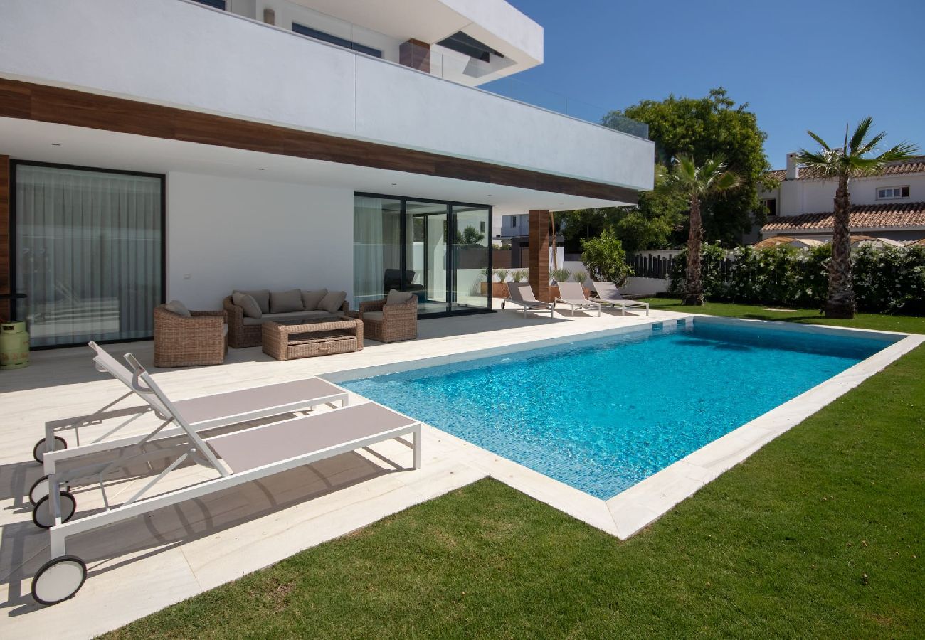 Villa in Marbella - Luxury Villa, private pool close to Puerto Banus 