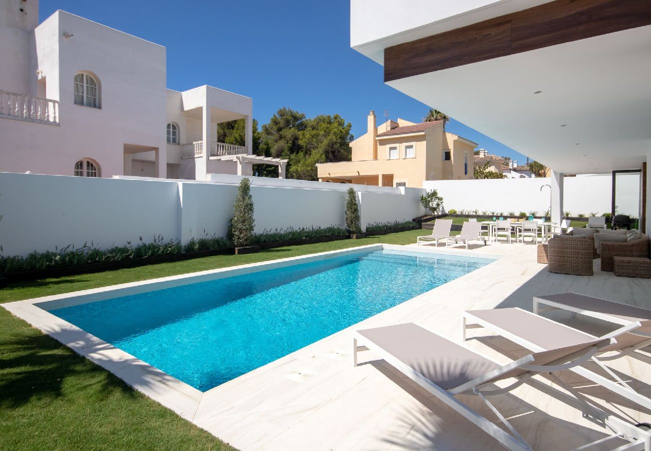 Villa in Marbella - Luxury Villa, private pool close to Puerto Banus 