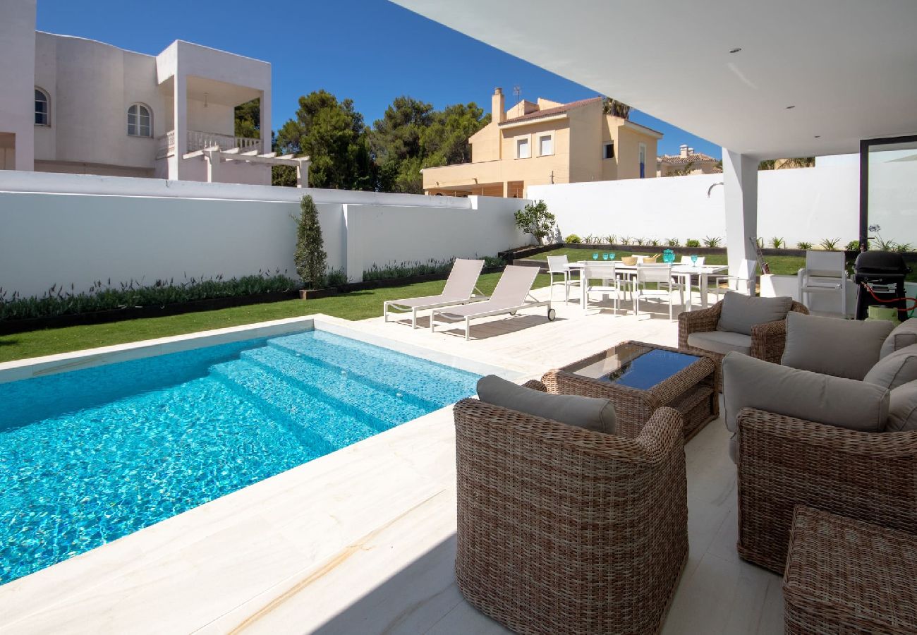 Villa in Marbella - Luxury Villa, private pool close to Puerto Banus 