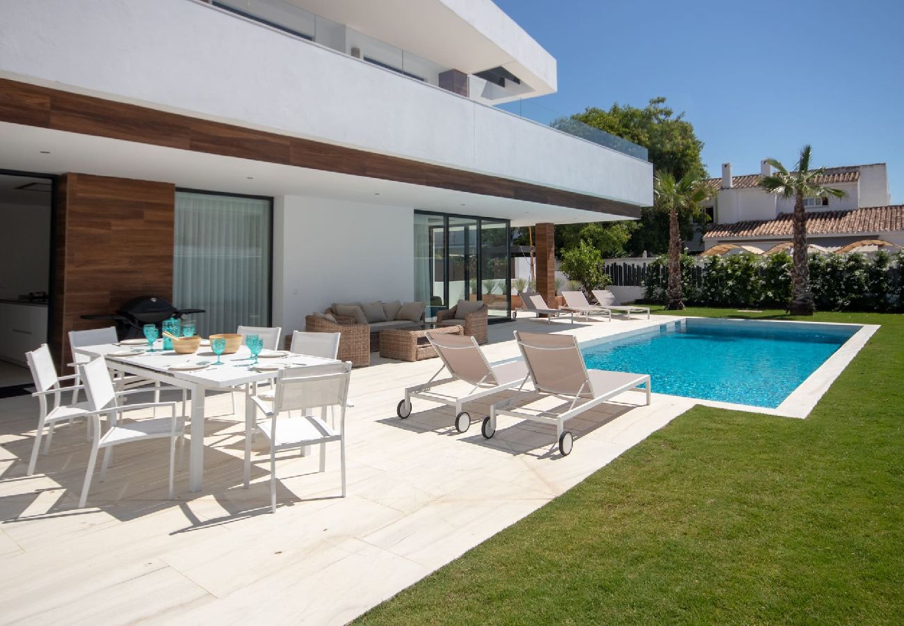 Villa in Marbella - Luxury Villa, private pool close to Puerto Banus 