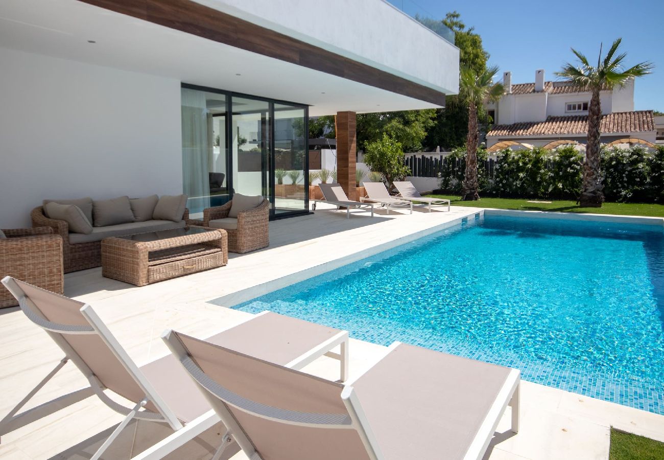 Villa in Marbella - Luxury Villa, private pool close to Puerto Banus 