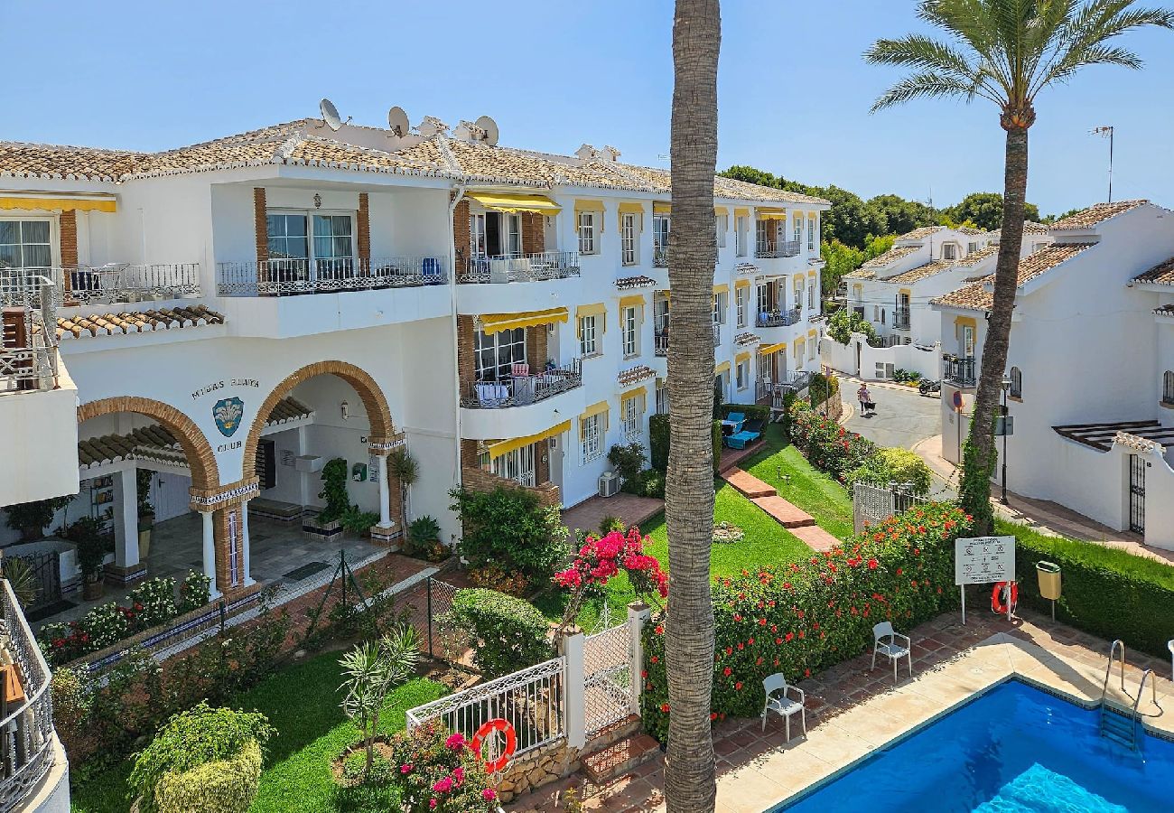 Apartment in La Cala de Mijas - 2 bedroom apt in La Cala de Mijas 100m from Beach 