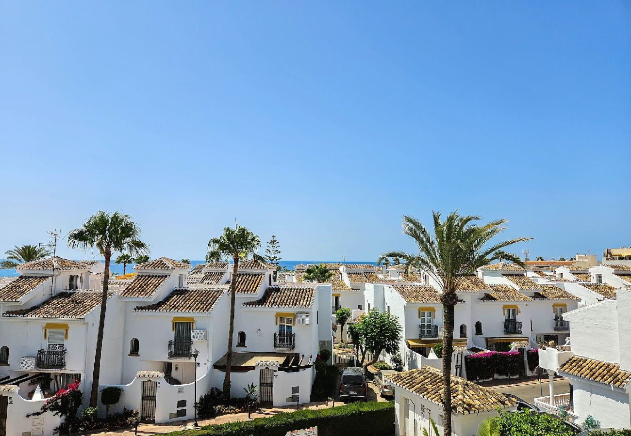 Apartment in La Cala de Mijas - 2 bedroom apt in La Cala de Mijas 100m from Beach 