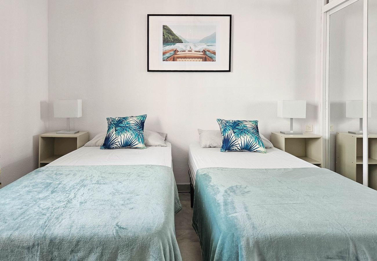Apartment in La Cala de Mijas - 2 bedroom apt in La Cala de Mijas 100m from Beach 