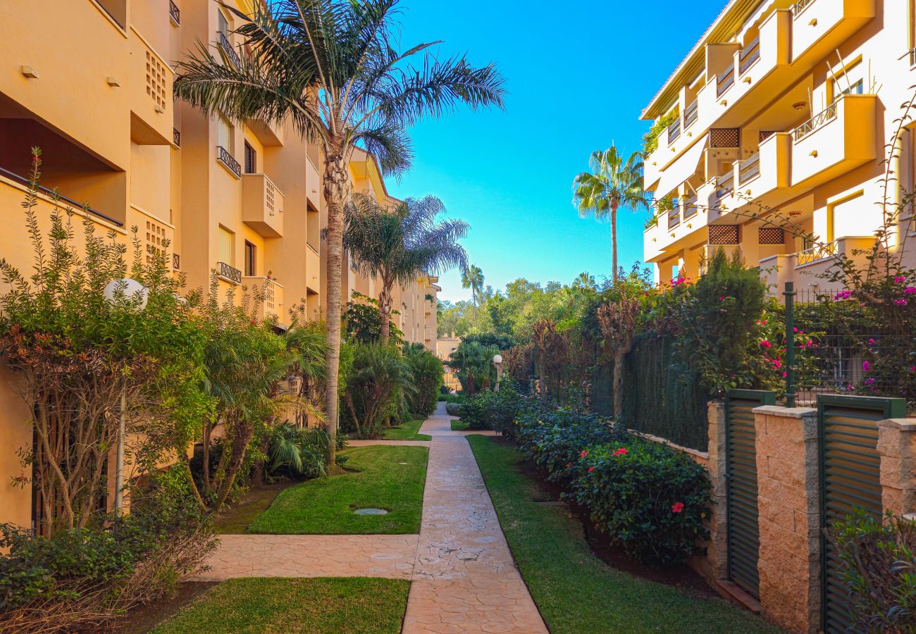 Apartment in Marbella - Three bedroom apartment in Las Chapas, Marbella. 
