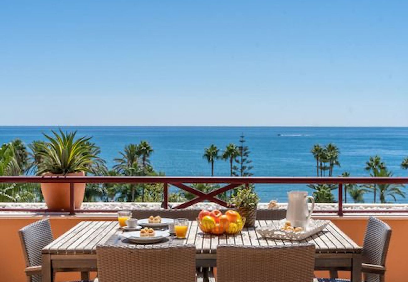 Apartment in Estepona - Penthouse Estepona great sea views & beach access 