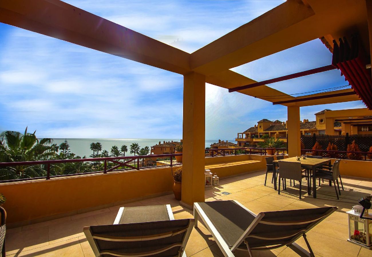 Apartment in Estepona - Penthouse Estepona great sea views & beach access 