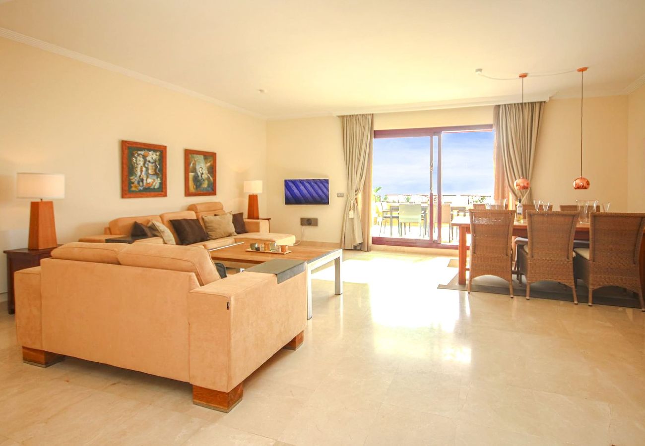 Apartment in Estepona - Penthouse Estepona great sea views & beach access 